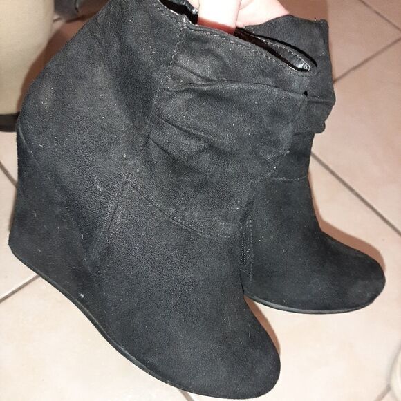 Black swede wedge heels, size 6.5 - Picture 2 of 7